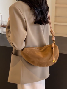 Women Shoulder Bag Trendy Dumplings Bag Retro Crossbody Bag Large Capacity Messenger Bag for Daily Travel