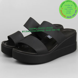 DÉP LÊ NHỰA ĐI MƯA CROCS BLOOKLYN MID WEDGE ĐẾ CAO 6CM CHO NỮ MÀU ĐEN