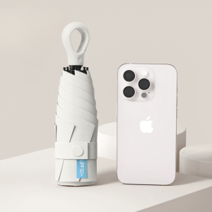 ร่มพับพกพา 50% ด้ามจับรูปหัวใจ ร่มแคปซูลแบบใช้ได้สองแบบ ครีมกันแดดไวนิลสีดำ ป้องกันรังสียูวี ร่มกันแดดสำหรับผู้หญิง