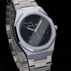 นาฬิกาผู้ชายใหม่ระดับไฮเอนด์กันน้ำพร้อมปฏิทิน สายเหล็ก แฟชั่นควอตซ์สำหรับผู้ชายในเอเชียตะวันออกเฉียงใต้และตะวันออกกลาง