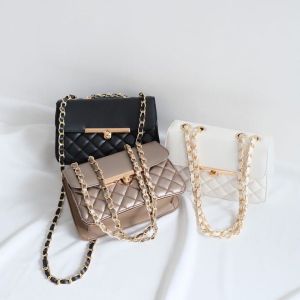 Tas Selempang Wanita Flicka Bag Menggunakan Tali Rantai Dan Kunci Yang Aesthetic
