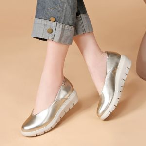 Handmade Wedge Mom Shoes Platform Soles One-foot Slips Fashionable Granny Shoes Comfortable and Not Tiring Feet Plus-size Womens Single Shoes