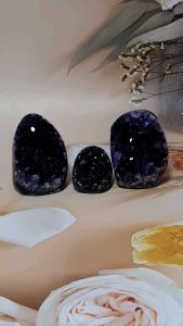 KRISTAL SG: Uruguay Mini Emperor Amethyst Geode. 乌拉圭迷你帝王紫晶镇 G9