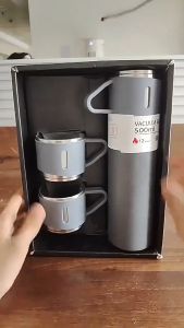 500ML Premium Double-Walled Stainless Vacuum Sports Water Bottle with 3 Portable Mugs Perfect Gift