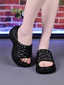 [Free Shipping] 2026 New Outdoor Indoor Home Beach Height-Increasing Non-Slip Sandals Diamond Texture Thick-Soled Womens Slippers
