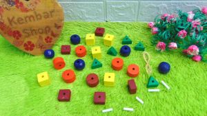 APE-RONCE-MIKA APE Mainan Anak Meronce Geometri Kayu Spon Edukasi Kreatifitas Ronce Anak Motorik Anak