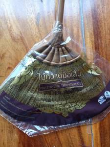 ไม้กวาดอเนกประสงค์ รุ่นมือเสือ ที่กวาดขนาดกว้าง30 ยาว100ซม ทำความสะอาดได้ทั้ง เส้นใย PET เส้นใยชนิดพิเศษ พื้นเปียกและแห้ง