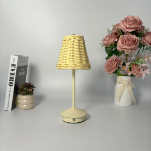 วินเทจมือทอหวายชาร์จไฟโคมไฟตั้งโต๊ะบรรยากาศตกแต่งประดับห้องนั่งเล่นห้องนอนไฟกลางคืนขนาดเล็ก