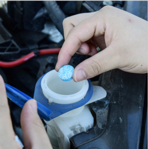 น้ำยาเช็ดกระจกรถยนต์แบบเม็ด ละลายน้ำ เม็ดฟู่ล้างกระจกรถยนต์ ตกซองละ 0.96 บาท