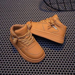 รองเท้าบู๊ตหนังแท้สีเหลืองสำหรับเด็ก 2025 รองเท้าบอร์ดสูงสำหรับเด็กผู้ชายฤดูใบไม้ร่วงและฤดูหนาว พื้นนุ่มบวกกำมะหยี่ รองเท้ากีฬาสำหรับเด็กผู้หญิง