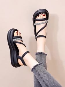 Popular Low-Heeled Simple Sandals For Petite Women 2026 Summer New Model Outdoor Wear Rhinestone Casual Roman Shoes