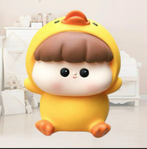 Tượng thạch cao tô màu ống heo hình Bé đội mũ vịt.