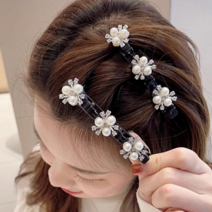 กิ๊บจัดทรงผมแบบอเนกประสงค์ จับเส้นผมได้แน่น ใช้ได้ทั้งดัดผมและจัดแต่งทรง ดีไซน์เล็กกะทัดรัด พกพาสะดวก