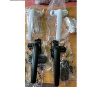 Tay gài chốt cửa đi cửa sổ nhôm hệ màu trắng