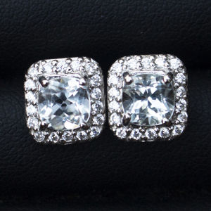 ต่างหูตัวเรือนเงิน 925 %ชุบทองคําขาว ประดับพลอยไวท์โทปาส (white topaz) ล้อมเพชร CZ พลอยแท้ มีใบรับประกัน
