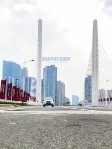 车载垃圾桶车内挂式后排置物桶多功能车用收纳桶创意汽车收纳神器