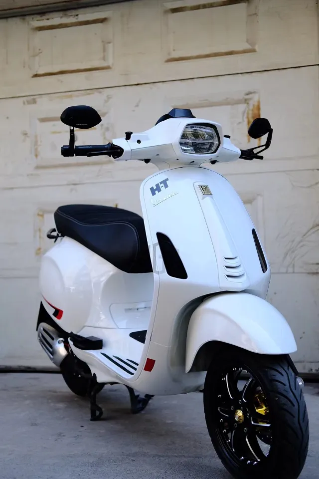 Motor Vespa Gts Vespa Primavera Sprint Vespa GTS Super Sport 300 - Main Image