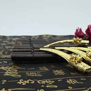 10pcs Gold Finger Sleeves for Unique Nail Art Designs Suitable for Artistics and Performers in Fashion Celebrations