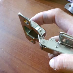 ENGSEL SENDOK ENGSEL LEMARI HIDROLIK /SLOWMOTION