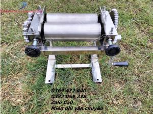 XƯỞNG SẢN XUẤT máy cán tơi mực khô bò khô cá... quay tay inox