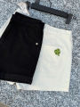 quần short jean đùi nữ cotton co giãn nhẹ lật lai trơn 1 nút túi trước sau  đính cỏ 4 lá thêu may  mắn. 