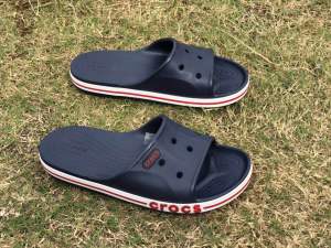 Dép quai ngang crocs chuẩn xịn chống hôi chân nhựa tế bào êm mềm đúc liền khối siêu bền đi mưa lội nước đi biển band baya màu xanh navy