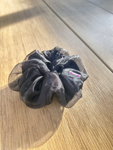 ยางรัดผมขนาดใหญ่ XL ดีไซน์สองชั้น สีดำผ้าแก้วเล่นแสงสวย นุ่มนวลและฟูฟ่อง ทนทานไม่กินผม