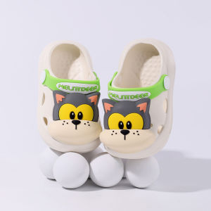 Cartoon childrens slippers babys "walking-on-feces" sensation closed-toe clogs comfortable and lightweight toddler sandals with a "walking-on-feces" feel