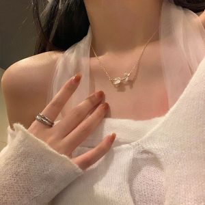 Korean Elegant Tulip Gemstone Pendant Necklace for Women Fashion Rhinestone Pendant Clavicle Chain Gift Jewelry