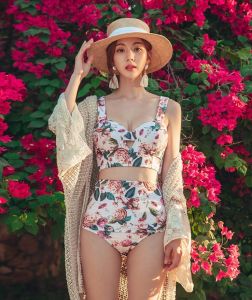 C MALL ชุดว่ายน้ำเอวสูงบิกินี่ลายดอกไม้ (สีครีม)  รุ่น0201
