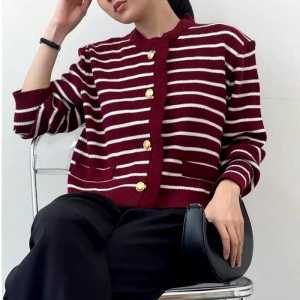 CARDIGAN RAJUT WANITA KOREAN STYLE / LALISA CARDY KANCING MOTIF GARI - GARIS SAKU DEPAN