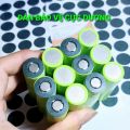 Combo 60 Miếng dán đầu pin. Chuyên dùng dán bảo vệ chống chập cực dương pin 18650 trước khi đóng vào khối pin. Miếng dán có sẵn keo dán rất chắc, chỉ cần xé ra rồi dán vào cực (+) cell pin 18650 là xong. 