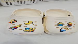 Charm jibbitz sticker 2D gắn dép cross mẫu C48 simson