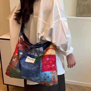 กระเป๋ายีนส์แบบพลิกกลับได้ กระเป๋าเย็บปะติดปะต่อกัน กระเป๋าชายหาด กระเป๋าสะพายข้างไหล่ความจุขนาดใหญ่