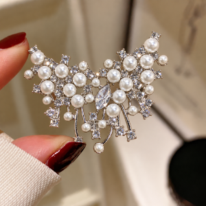 Pearl Crystal Gypsophila Brooch Vintage Floral Zircon Tassel Statement Pin Elegant Blazer Coat Clothing Accessory for Women