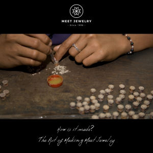 18K Saudi Gold Necklaces Pawnable and Authentic Feather design necklace