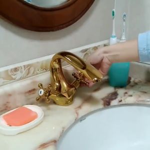 LDIES Luxury crystal brass gold bathroom basin sink faucet deck mounted dual handle hot and cold water mix tap Golden faucets EL7426 3R8H1