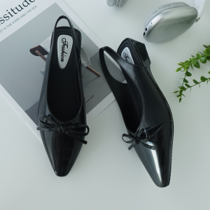 French Butterfly Pointed Sandals Flat Bottom Comfortable Commuter Style
