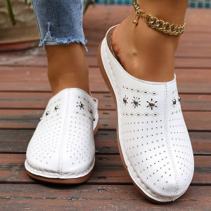 [Free Shipping] Thick-soled large-size womens clogs with hollow design and rivets 2025 new model lightweight slip-on shoes