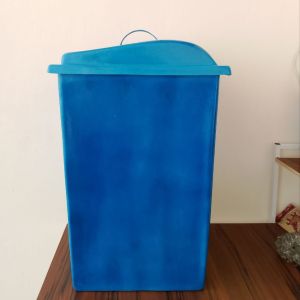 Tempat Sampah Biru Fiberglass Ukuran 58cm x 35cm x35cm