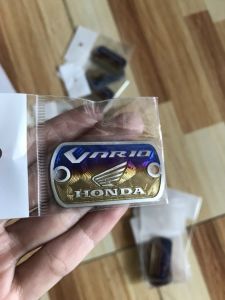 1 Tem Nắp Dầu Titan Và 2 Ốc Nắp Dầu Salaya Hoặc  Gr5 Cho Xe Air Blade Đời 2007-2022 Và Vario 2018-2021