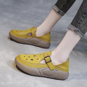 Retro fashion clogs Soft sole comfortable mom shoes Fashionable sandals Breathable hollow two-way clogs Thick sole casual versatile sports shoes