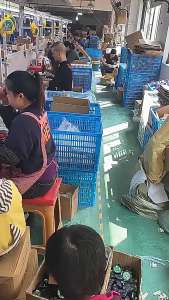 จุดโรงงาน Maoqiu Jun หุ่นยนต์กวาดรุ่นที่สองเครื่องดูดฝุ่นอัตโนมัติตุ๊กตาสัตว์เลี้ยงกำจัดฝุ่นของเล่นกล่องสี