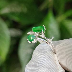 Mid Year Special Offer Premium Quality Two Green Cabochon Natural Type A Jadeite Jade with diamonds set on 18k Gold as a Ring with certificate weigh 1.71 grams finger size 14.8mm (18kring16)