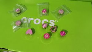 cross Phụ Kiện Kim Loại Hình Đôi Giày Màu Hồng Dễ Thương Thời Trang Cho Bé Gái chamr dép crocs