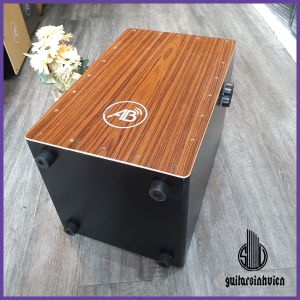 Trống Cajon AB Drum  gắn EQ ra loa có tay vặn căn chỉnh -Tặng bao và dây jack kết nối loa