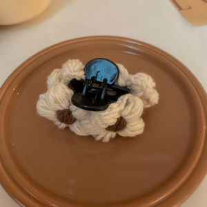 【♡Lovely girls house♡】กิ๊ฟติดผมคลิปผมดอกไม้ขนสัตว์ถักสำหรับผู้หญิงหญิงสาวฤดูหนาวกิ๊บติดผมกิ๊ฟหนีบผมปลาฉลามสำหรับเครื่องประดับผมฤดูหนาว