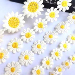 ตัวรีดติดเสื้อ สร้างสรรค์ ดอกไม้สีเหลือง 2.5cm ปักลาย เครื่องประดับ Headwear ริบบิ้น อุปกรณ์เย็บผ้า เดซี่ลูกไม้ตัด งานฝีมือ DIY