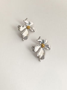 Viviann Original sterling silver Flower 925 Silver Needle Design Metal al Earrings High Grade and Fashionable Style Stud Earrings For Women Gift