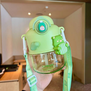 ขวดน้ำสำหรับเด็กแบบใส ขวดน้ำสำหรับพกพา พร้อมสายคล้องมือ ขวดน้ำน่ารักๆ 650ml